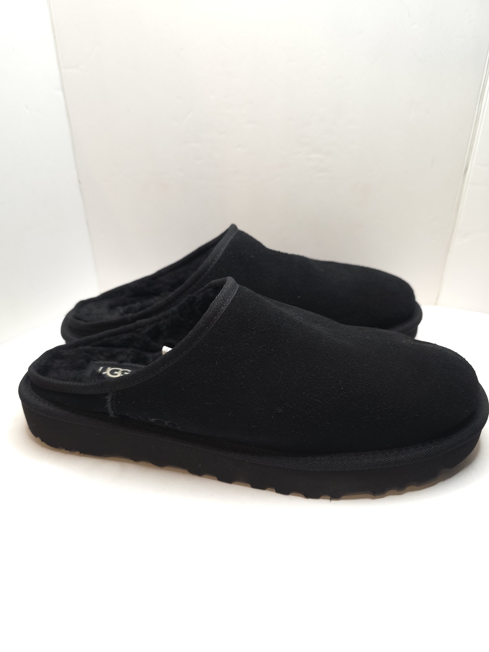 UGG CLASSIC MEN SLIPPER - Black size 10M
